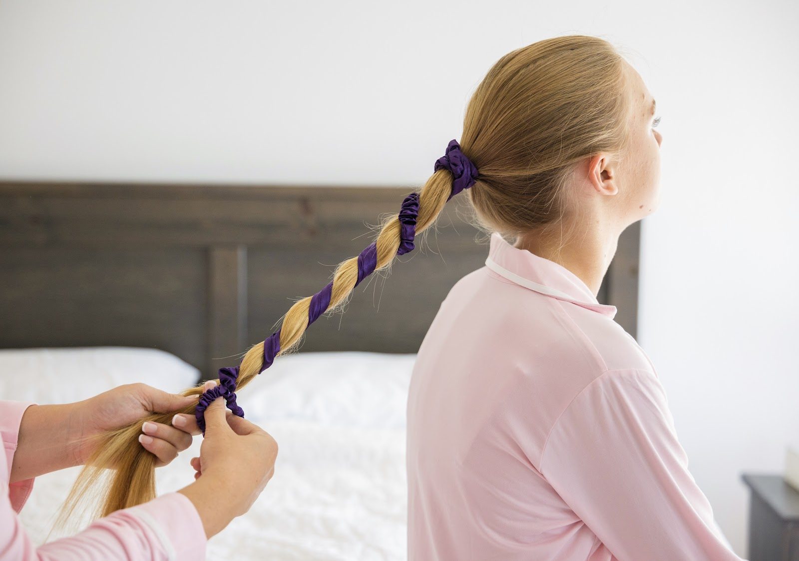 Wrapping a Midnight Haze Slumber tie down a long ponytail